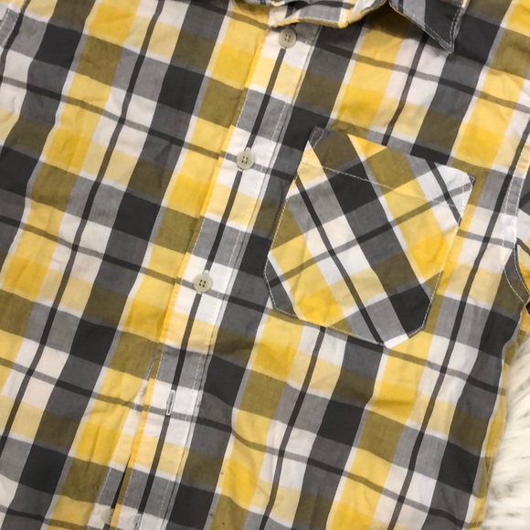 Short sleeve button down - Picture 2 of 3